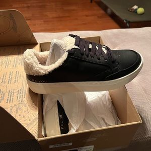 New Dr. Scholl's All In Cozy Faux Shearling Sneaker